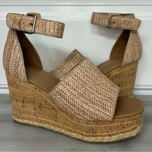 EUC Universal Theeads Tan Wedge Sandals size 11